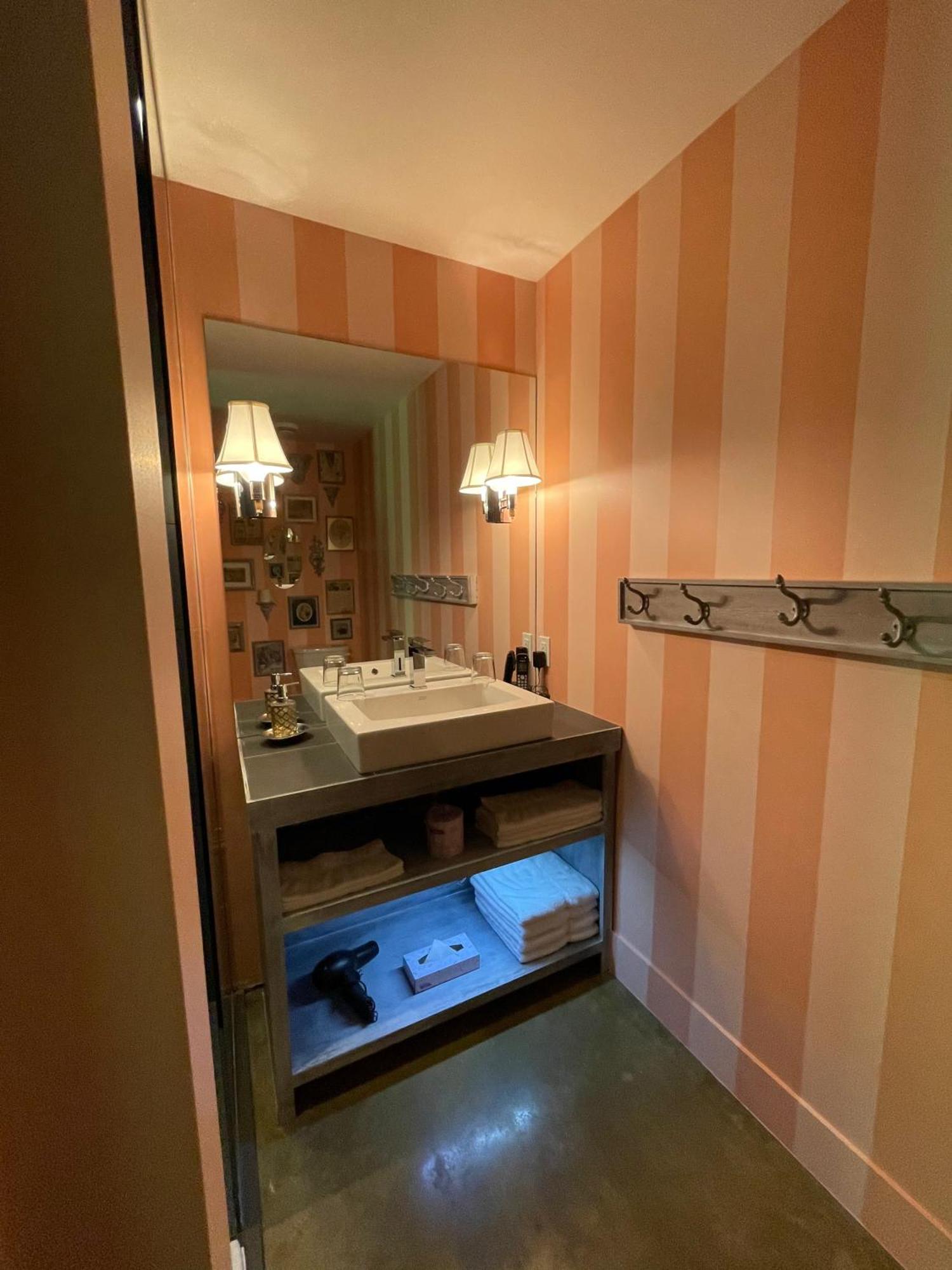 Auberge Sutton Brouerie Rum bild